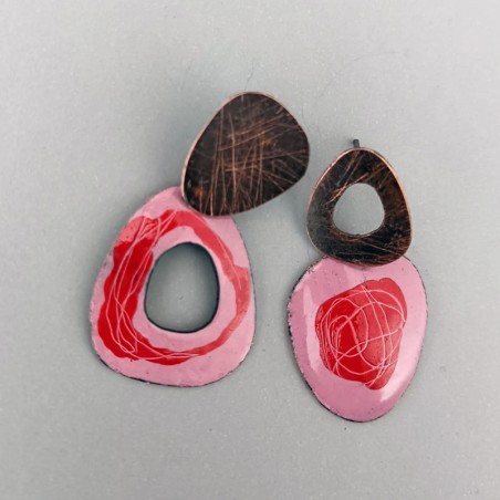 Asimetría en rojo y fucsia