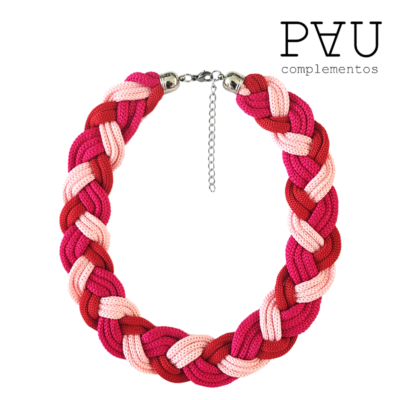 Collar rojo, fucsia y rosa