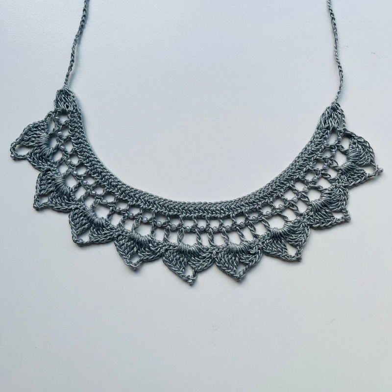 Collar Raíz Gris