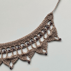 Collar Raíz Café Claro