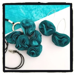 Collar 5 flores variados...