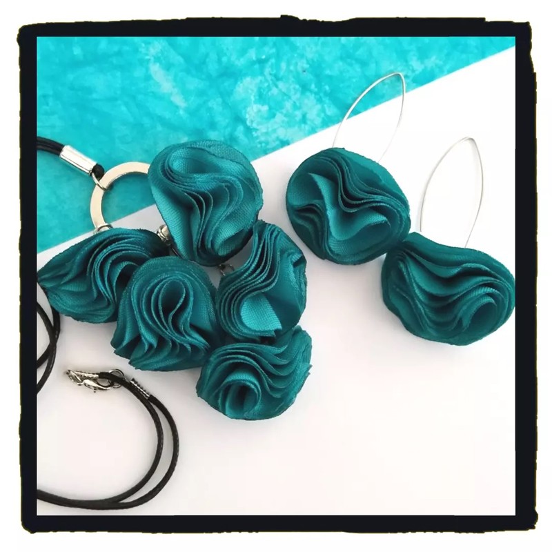 Collar 5 flores variados colores