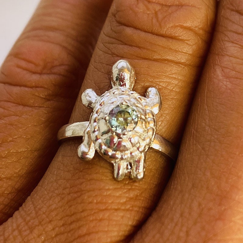 Anillo Plata Tortuga y Cristal  Esmeralda