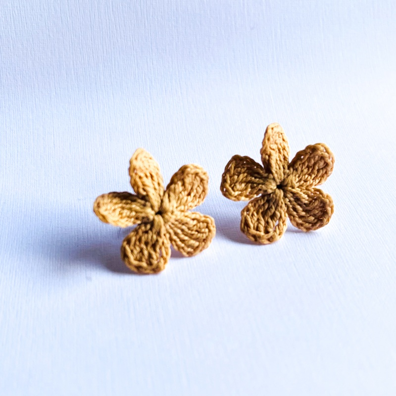 Aros Mini Flor Café Claro