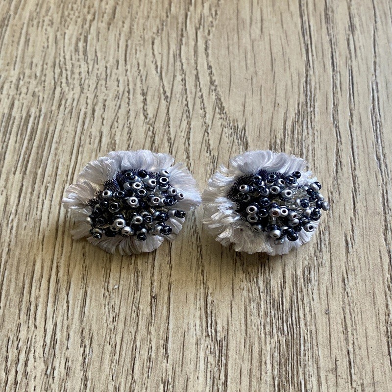 Topos Pompón Plata / Blanco