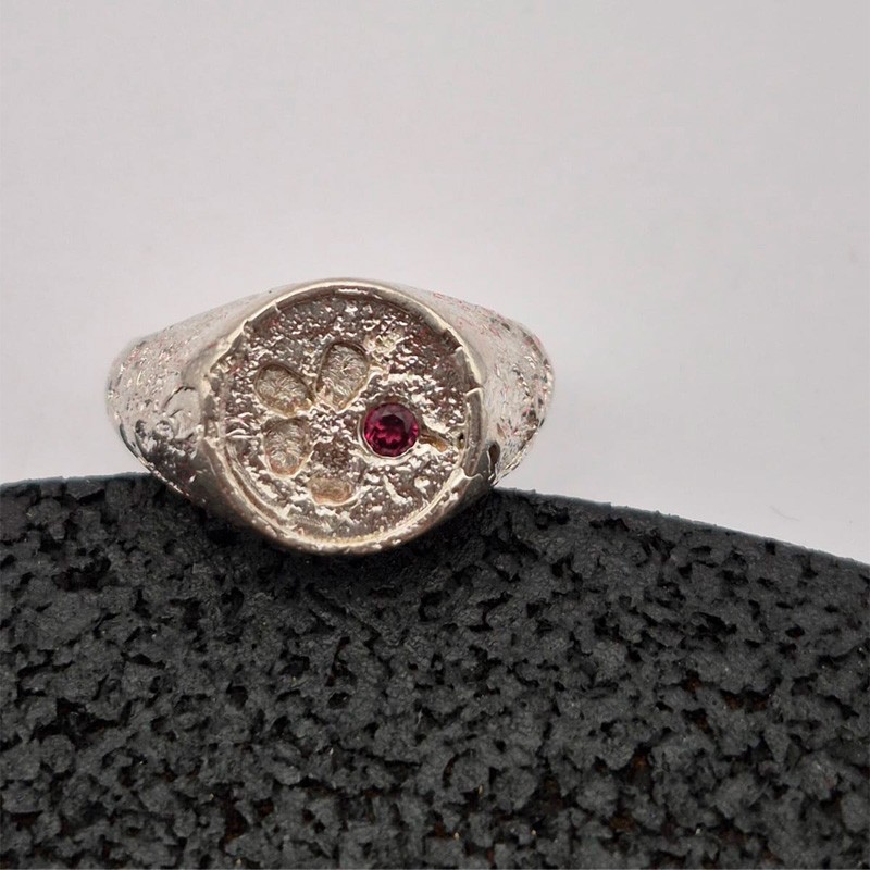 ANILLO SELLO GRANATE