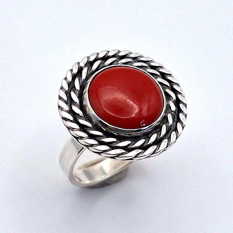 Anillo coral rojo borde trenza doble