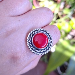 Anillo coral rojo borde trenza doble
