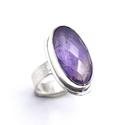 Anillo Amatista oval borde...