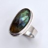 Anillo Labradorita oval borde simple plata