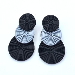 Aros tripe círculo negro y gris soutache