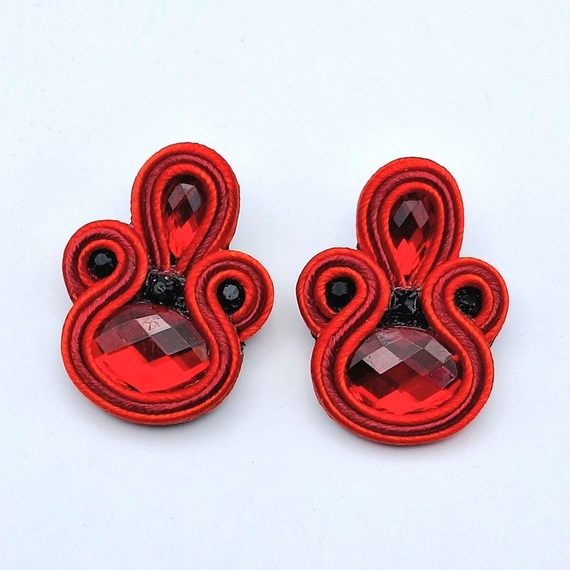 Aros gota y oval rojo soutache