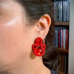 Aros gota y oval rojo soutache