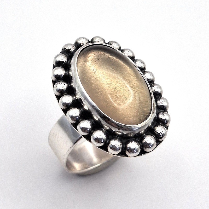 Anillo Cuarzo ahumado oval pelotitas plata