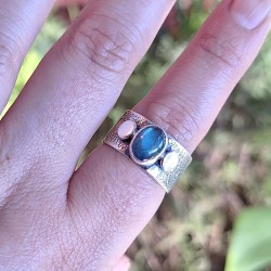 Anillo Labradorita argolla tachas plata