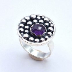 Anillo Amatista redondo pelotitas plata