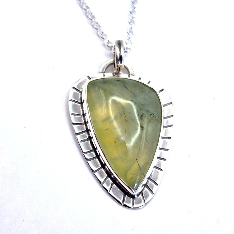 Colgante Prehnita triangular plata