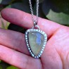 Colgante Prehnita triangular plata