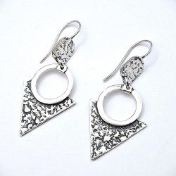 Aros étnicos triángulo textura plata