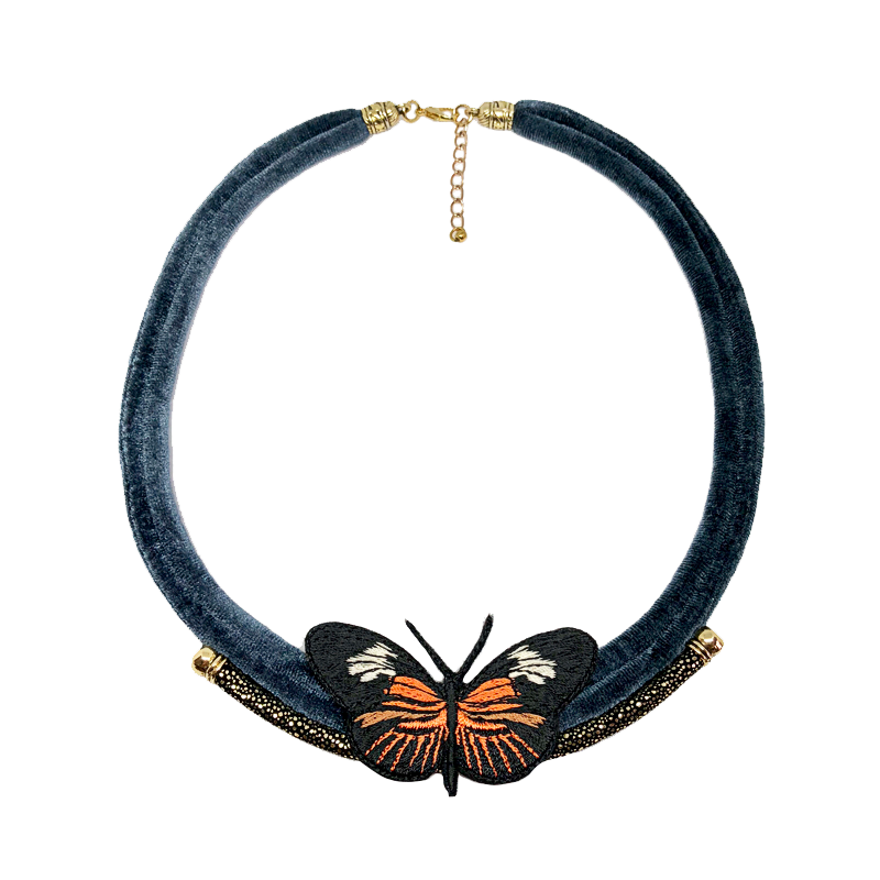 Collar mariposa textil